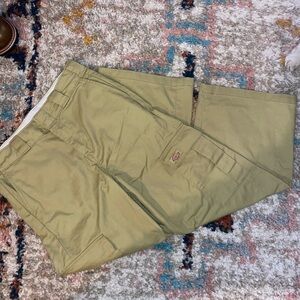 Dickies workwear khaki wide leg cropped cargo pants Size 6/28